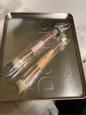 Doll 10 Double-Ended Powder Makeup Brush